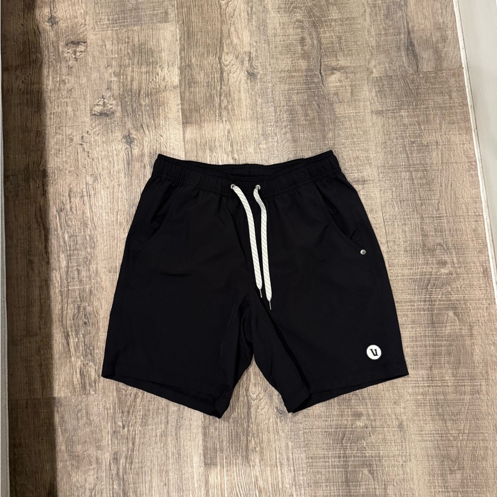 Vuori Kore Short - Black Men's Unlined 7”